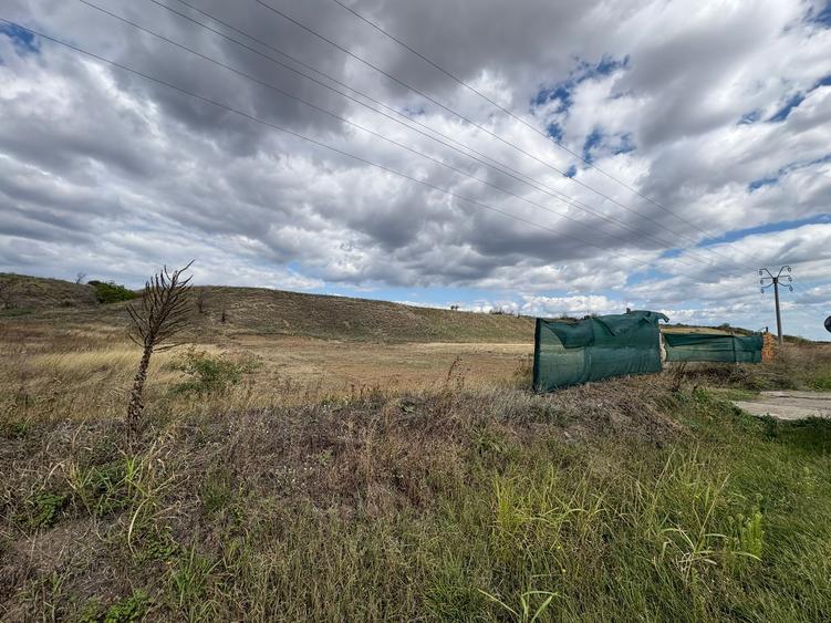 Teren de vânzare – 1.600 mp, intrare Panciu, DN2L - 1