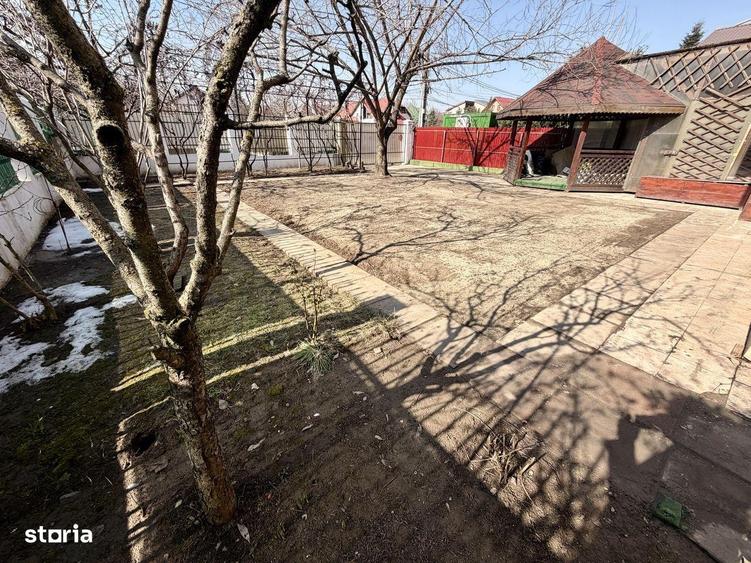 Casă cu 4 camere cu Canalizare în Central
