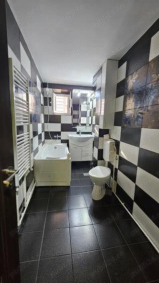 Apartament de vanzare - 3 camere - 6