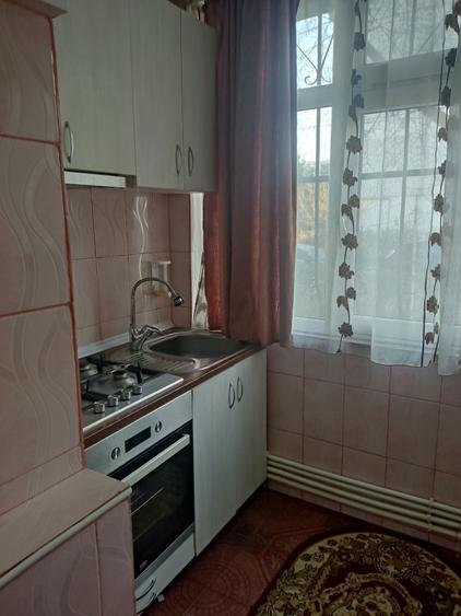Vand apartament cu doua camere situat la parterul blocului C4 Micro 39C Galati - 2
