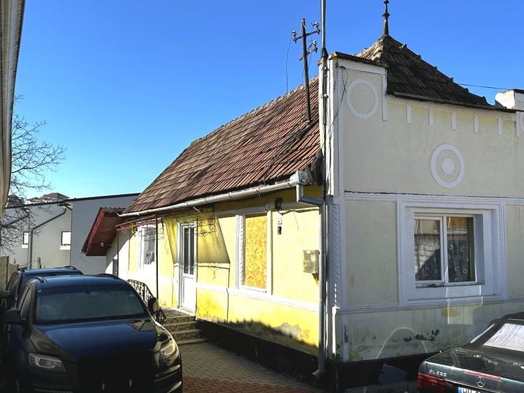 Casa Vanzare Centru Ultracentral 110 mp cu 581 Mp Teren Utilitati Asfalt - 1