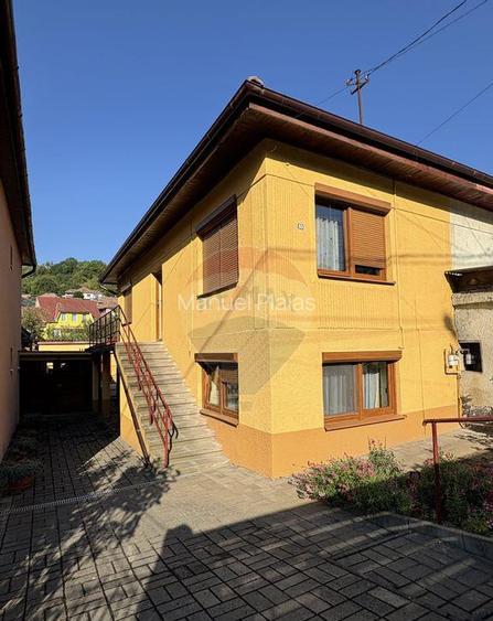 Casa 4 camere, 2 bai, curte 450mp, zona Baznei Casa 4 camere, 2 bai, curte 450mp, zona Baznei