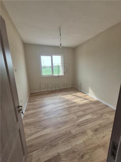 Duplex pe parter - 3 dormitoare - zona foarte buna - gata de mutat - 8