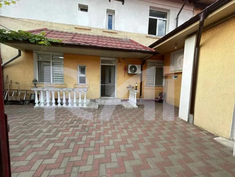 Vad comercial Pia?a Garii casa 3 camere + curte - 1