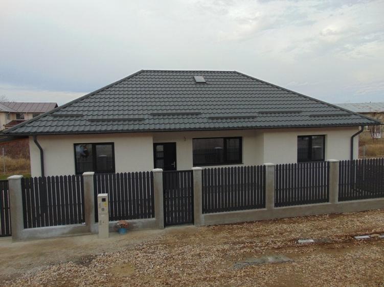 FARA COMISIOANE casa cu 4 camere 2 bai PARTER cu placa pod terasa merita vazuta - 1