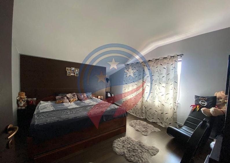 CASA DEOSEBITA APROAPE DE PROMENADA IN EUROCARTIER - 9