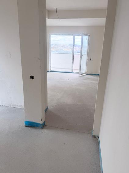 Apartament cu 3 camere,terasa,parcare,zona Eroilor,etaj intermediar - 10