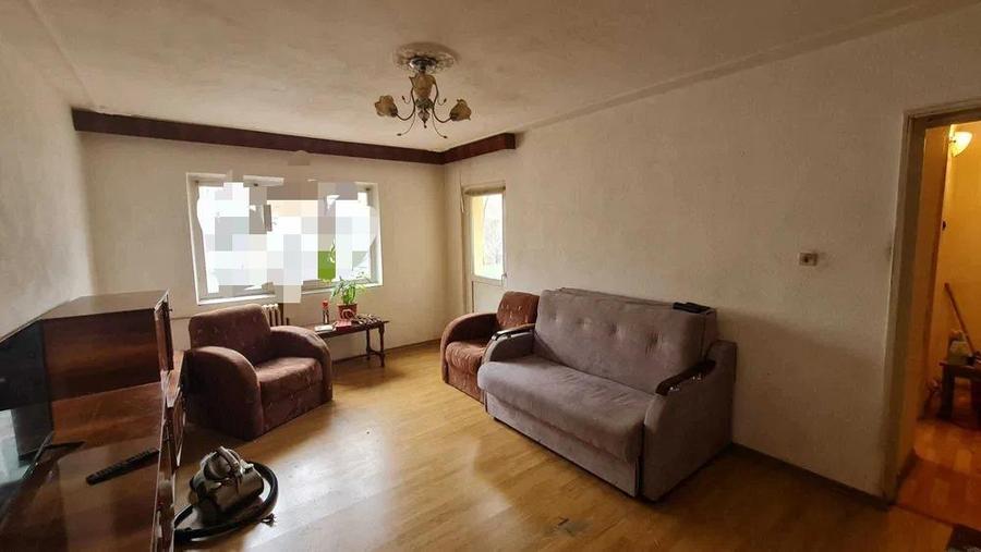 Apartament cu 2 camere decomandat, etaj 1/4, zona Dacia - 1