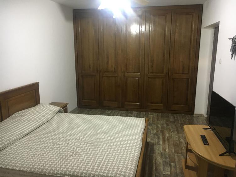 Inchiriez apart. 3 cam ultracentral,blocul fostul Union, cu terasa si vedere al intregului centru de la ceas. - 5