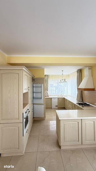 Casă cu 4 camere cu Teren 600 Mp în Central