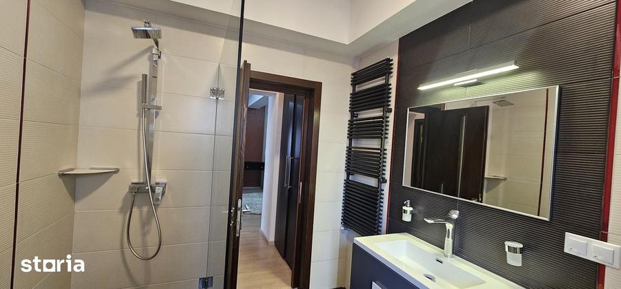 Apartament cu 4 camere decomandat în Ștrand