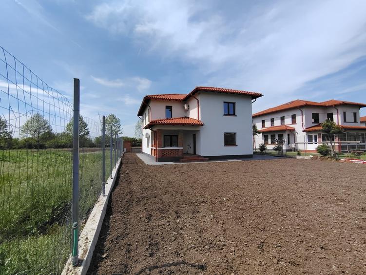 Casă individuală cu 5 camere cu Garaj în Afumați