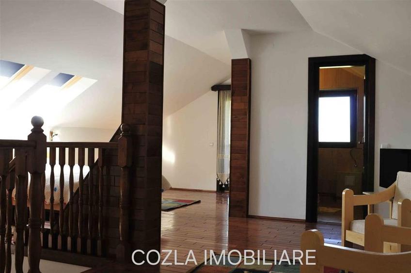 Casă individuală cu 12 camere cu Canalizare în Dobreni