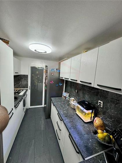 Apartament cu 3 camere decomandat, mobilat în Mazepa 1
