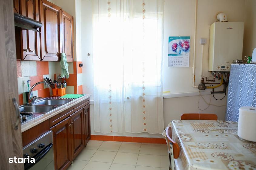 Apartament cu 4 camere semidecomandat în Central