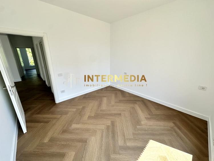 Casă individuală cu 4 camere cu Canalizare în Cetate