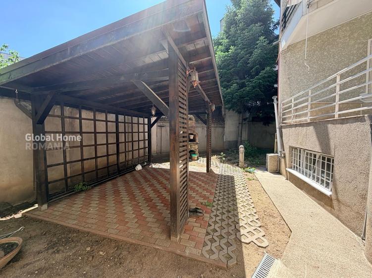 Casă individuală cu 8 camere cu Canalizare în Vatra Luminoasă
