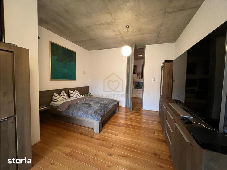 Casă cu 4 camere cu Teren 2530 Mp în Central