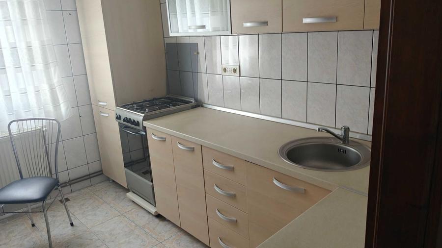 Apartament cu 3 camere decomandat, mobilat în Complex Studențesc