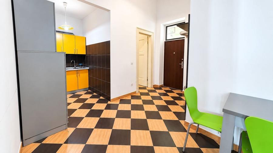 Apartament cu 2 camere decomandat, mobilat în Central