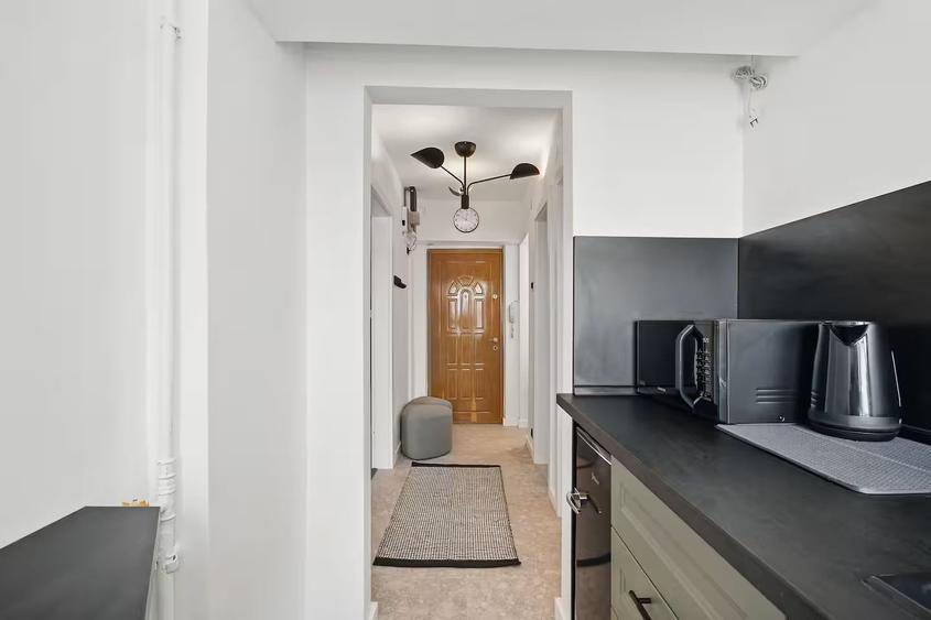 Apartament cu 3 camere decomandat în P-ța Romană