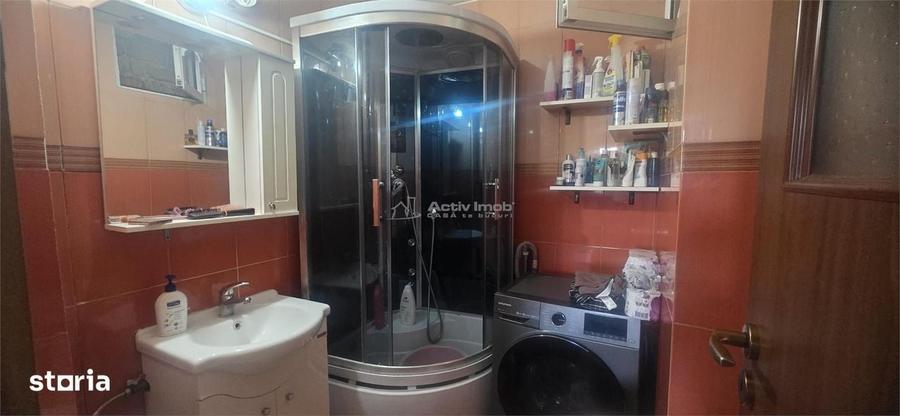 Apartament cu 3 camere în Aleea Trandafirilor