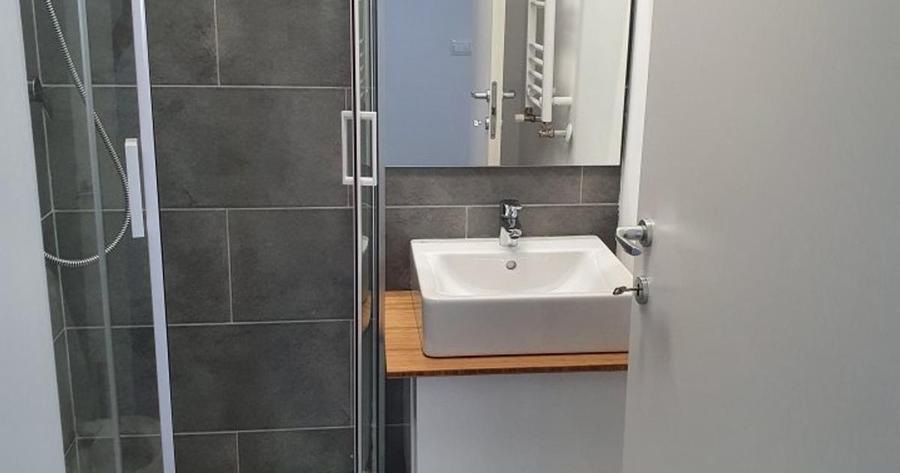Apartament cu 3 camere decomandat, mobilat în Chitila
