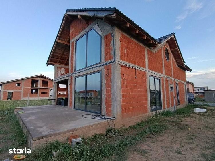 Casă cu 4 camere cu Teren 160 Mp în Sânmartin