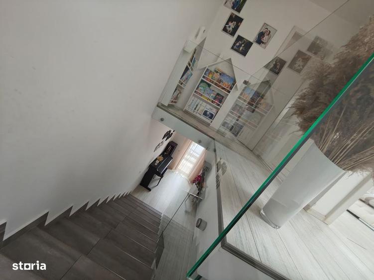 Casă cu 4 camere cu Teren 365 Mp în Florești