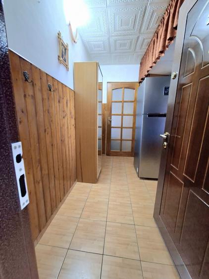 Apartament cu 2 camere semidecomandat în Craiovița Nouă