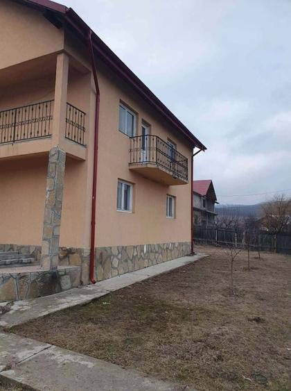 Casă cu 4 camere în Pârcovaci