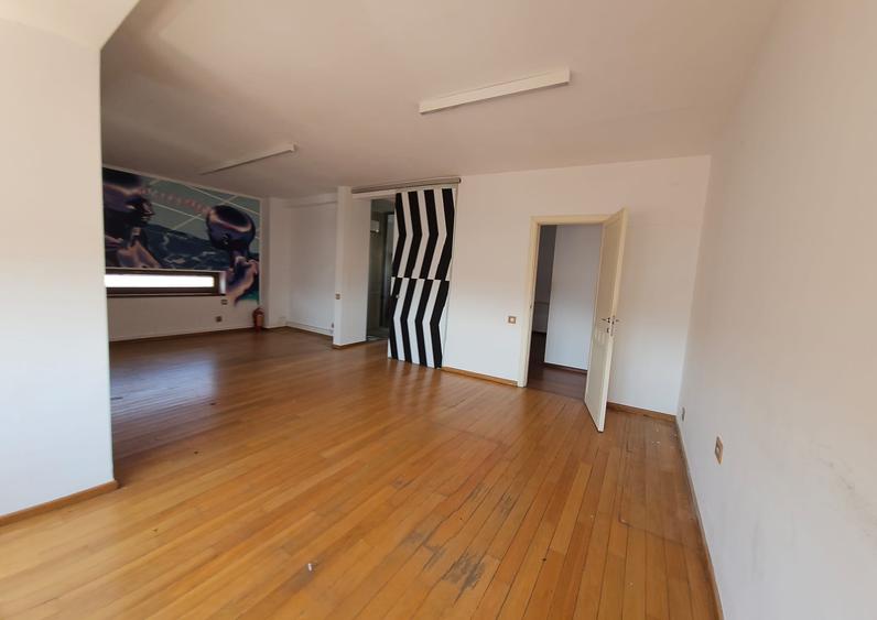 Apartament cu 5 camere decomandat în Dorobanți