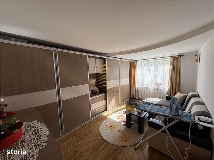 Apartament cu 3 camere decomandat în Sud