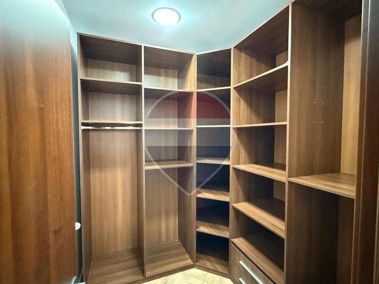 Apartament cu 3 camere semidecomandat în Primăverii