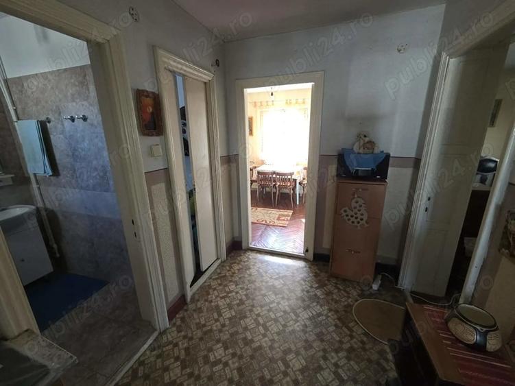 Casă cu 6 camere cu Teren 400 Mp în Babadag