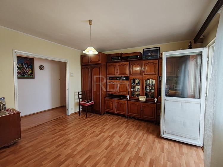 Apartament cu 3 camere decomandat în Drumul Taberei