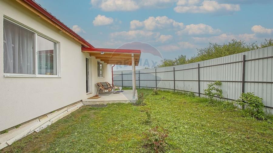 Casă individuală cu 2 camere cu Teren 380 Mp în Podu Oltului