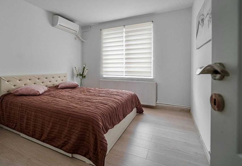 Apartament cu 3 camere semidecomandat în Iancului