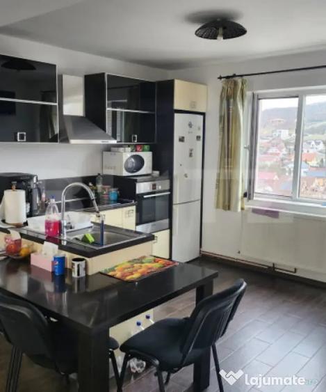 Casa D+P+E, pe Aleea Trifoiului, zona linistita! - 14