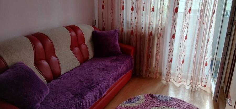 Apartament cu 3 camere semidecomandat în Exterior Vest