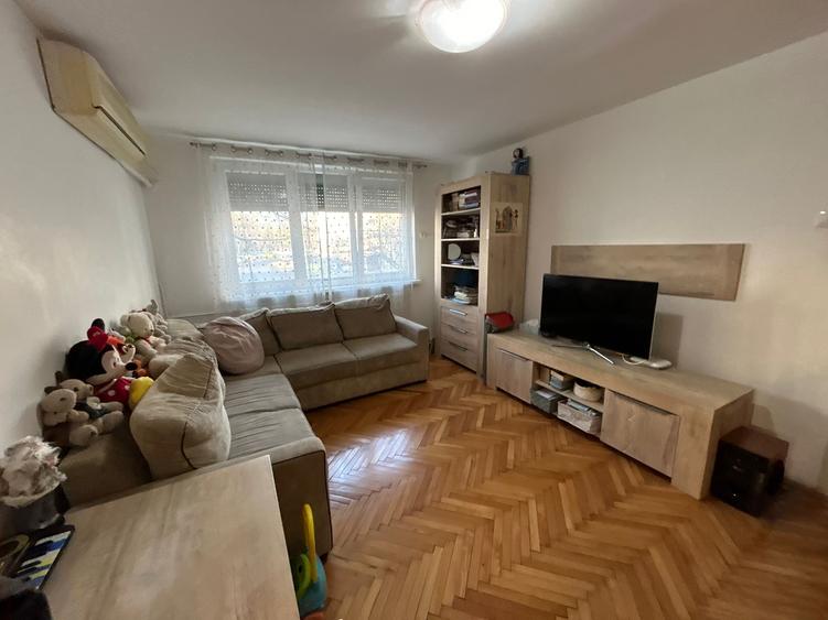 Titan Ozana 3 Camere Parter 63 Mp Bloc 1970 Reabilitat 15 Min Metrou - 1