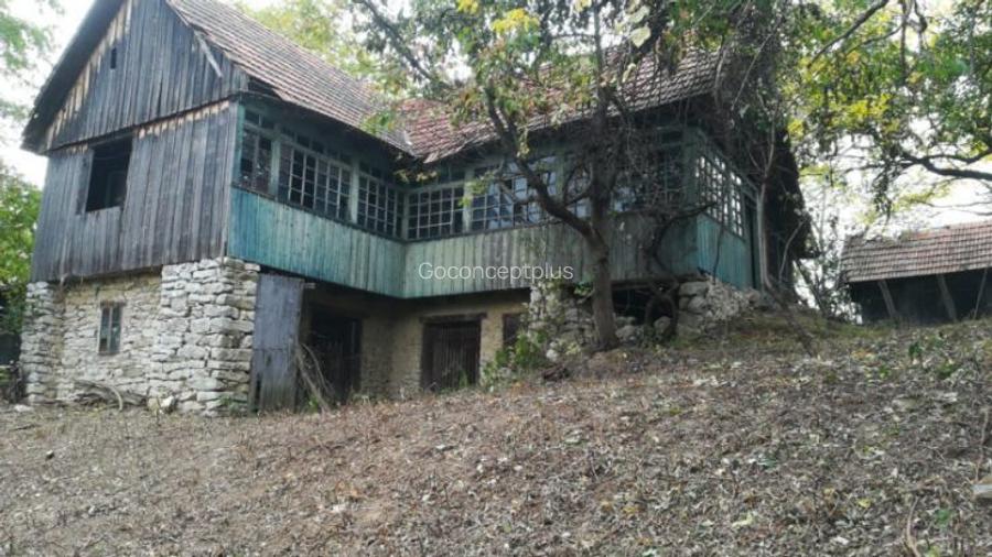 Vând casă la țară în comuna Bulzeștii de Sus, sat Tomnatec, Muntii Apuseni