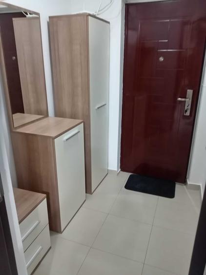 Apartament cu 2 camere semidecomandat în Olteniței