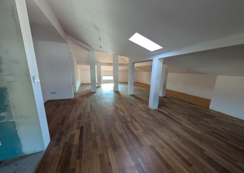 Casa Spa?ioasa cu 7 Camere, 242 mp Utili ?i 600 mp Teren - 7