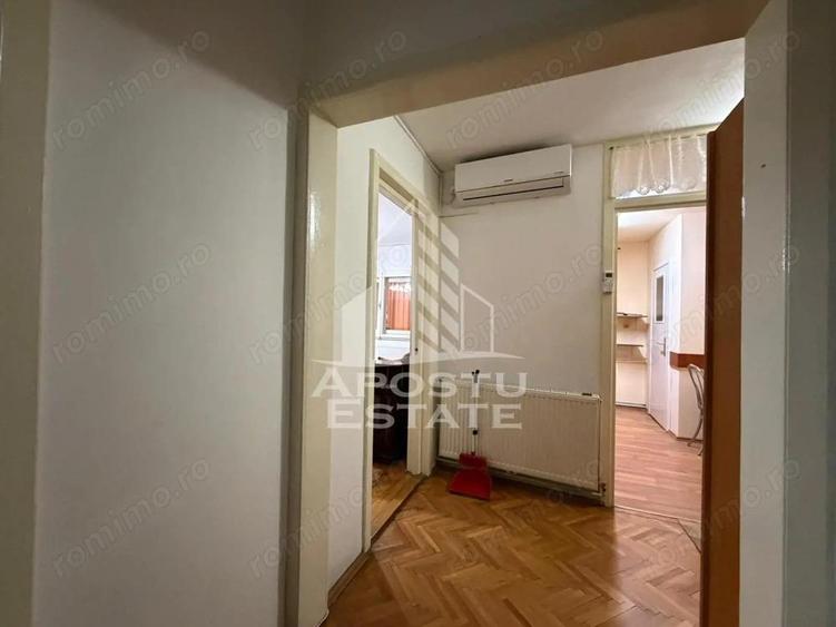 Apartament cu 3 camere, 2 bai, decomandat, centrala proprie, Girocului - 9