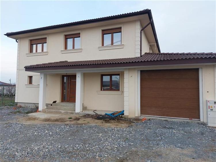 Casa cu arhitectura mediteraneana in Zimandcuz - 1