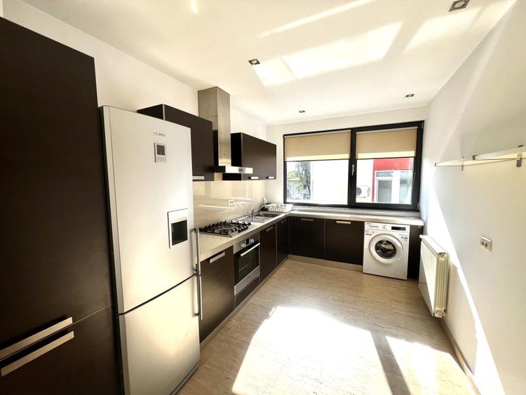 Apartament cu 4 camere decomandat, mobilat în Dorobanți