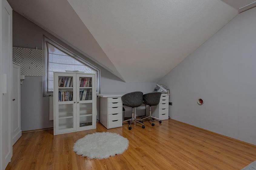 Vila cu doua fronturi si gradina matura, rezidenta sau investitie - 15