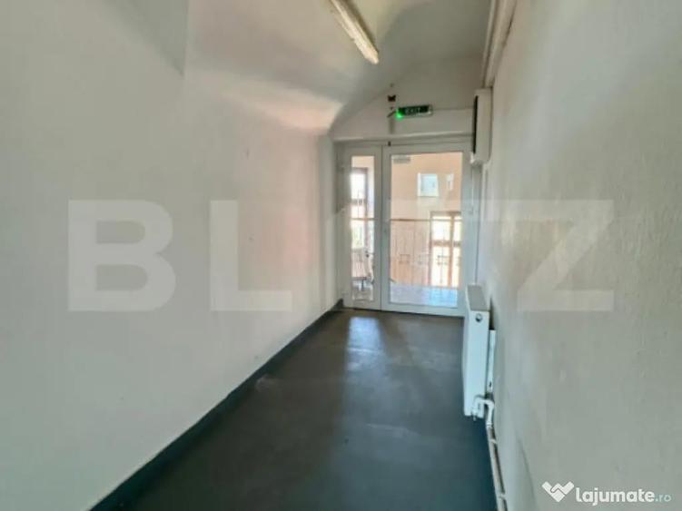 Spa?iu de birouri, 120 mp, 5 incaperi mansarda in c - 2