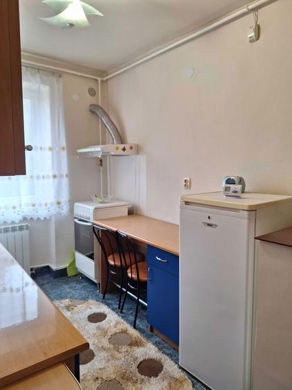 Vand garsoniera spatioasa in Petrosani strada Unirii et. I - 12